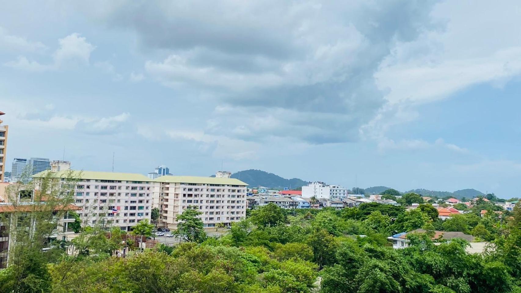Town 2 Bedroom With Balcony-cats Friendly Apartamento Phuket