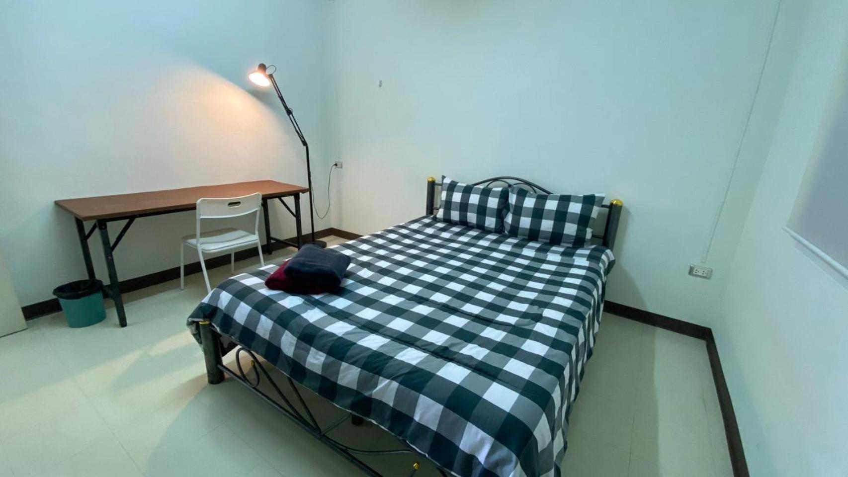 Town 2 Bedroom With Balcony-cats Friendly Apartamento Phuket